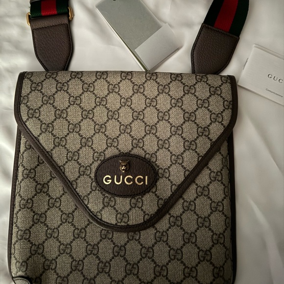 Authentic GUCCI Crossbody Bag. New with GUCCI cloth bag and tag. For Men/ Women. - Picture 2 of 4